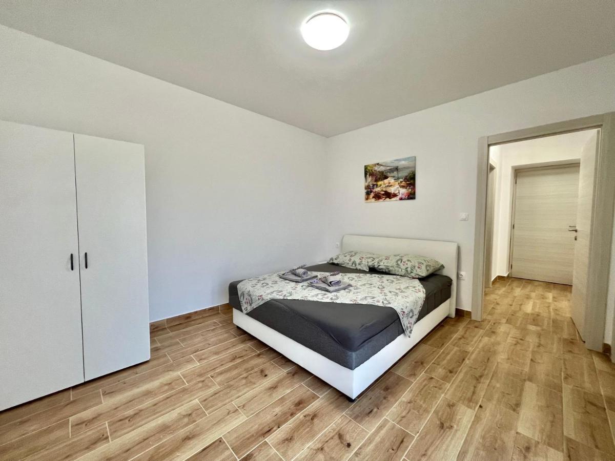Fantasia Del Mare Apartment And Rooms Dramalj Exterior photo